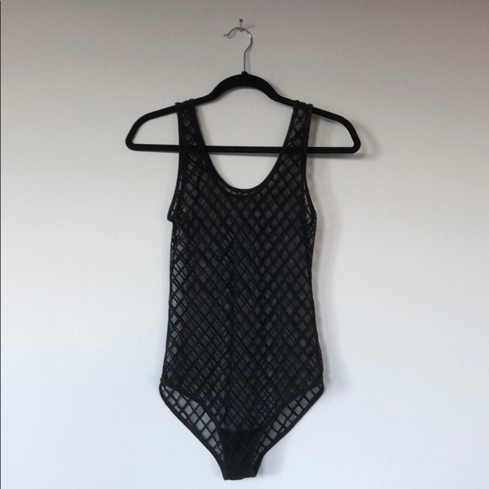 One piece black